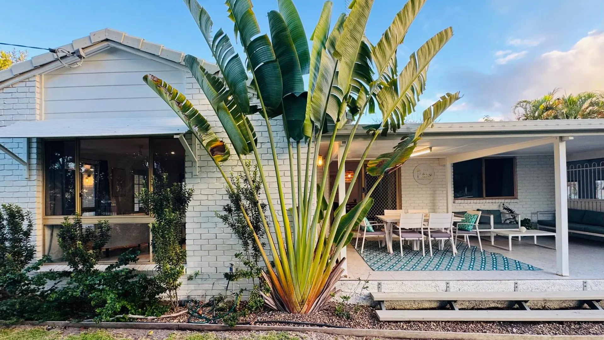 The Palm House Rainbow Beach 0*,
